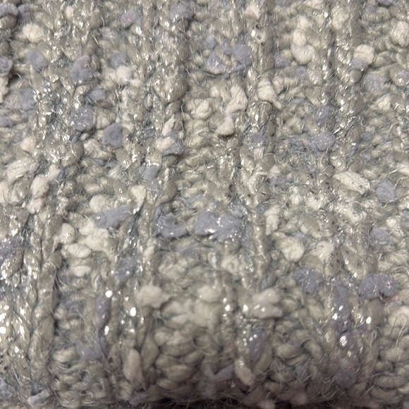 ANTHROPOLOGIE Elegant Gray Knit Scarf - Picture 2 of 5